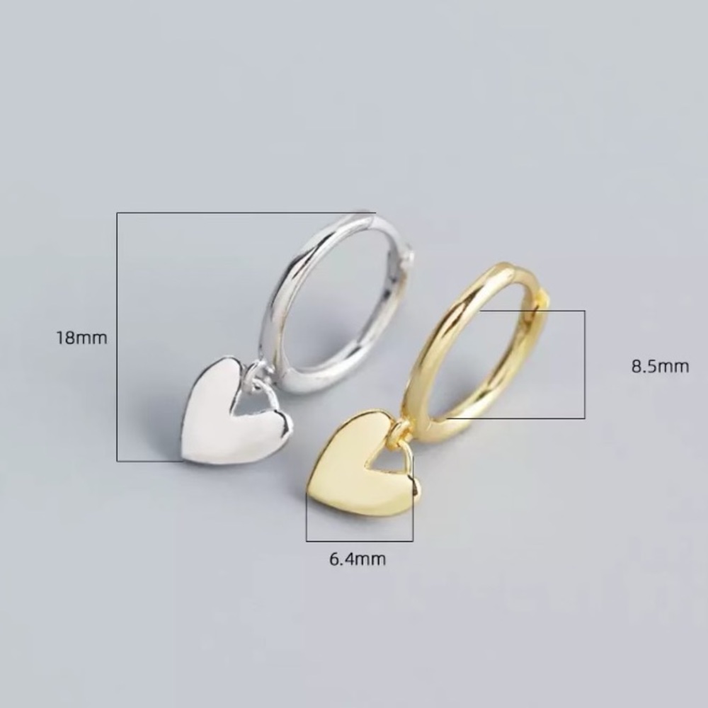 🤍Insta small heart hoop earrings - Picture 3 of 5